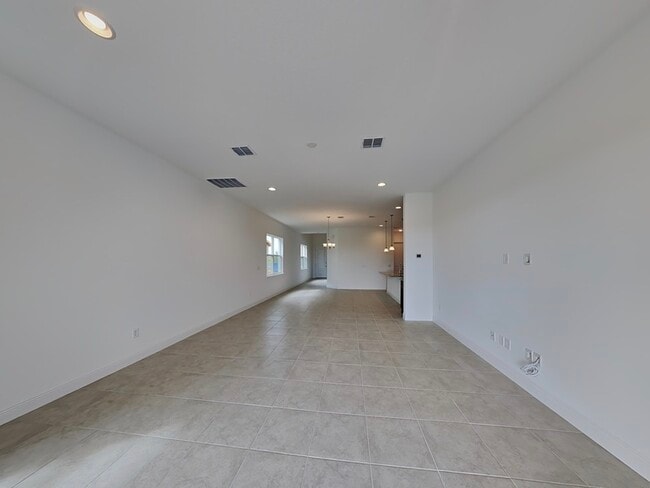 Building Photo - 15709 Vetta Dr