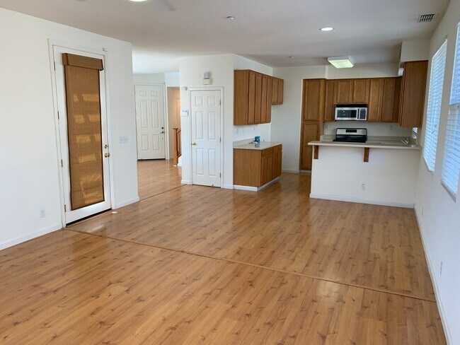 Building Photo - Beautiful 3 Bedroom, 2.5 Brentwood Home