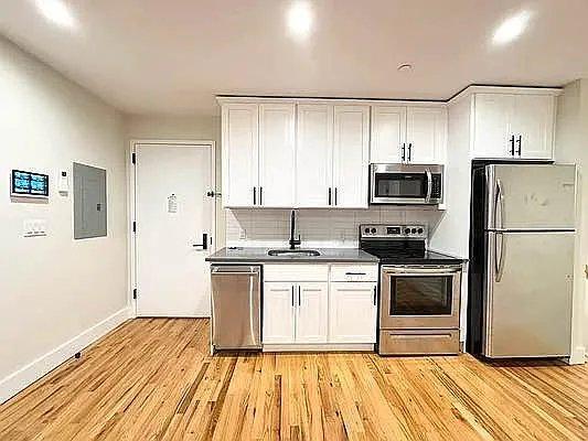 Building Photo - 3 bedroom in Bronx NY 10468