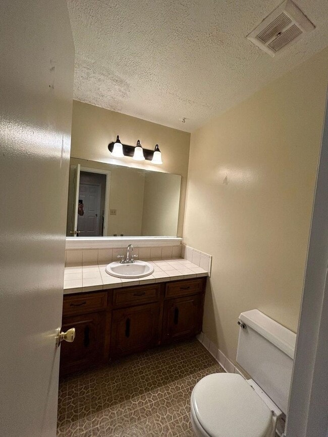 Building Photo - Available Now 3Br Townhome Ashely Villas