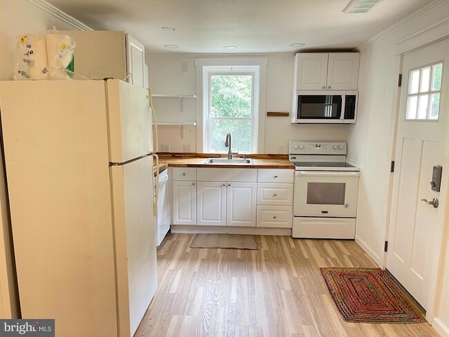 Building Photo - 43 Silopanna Rd