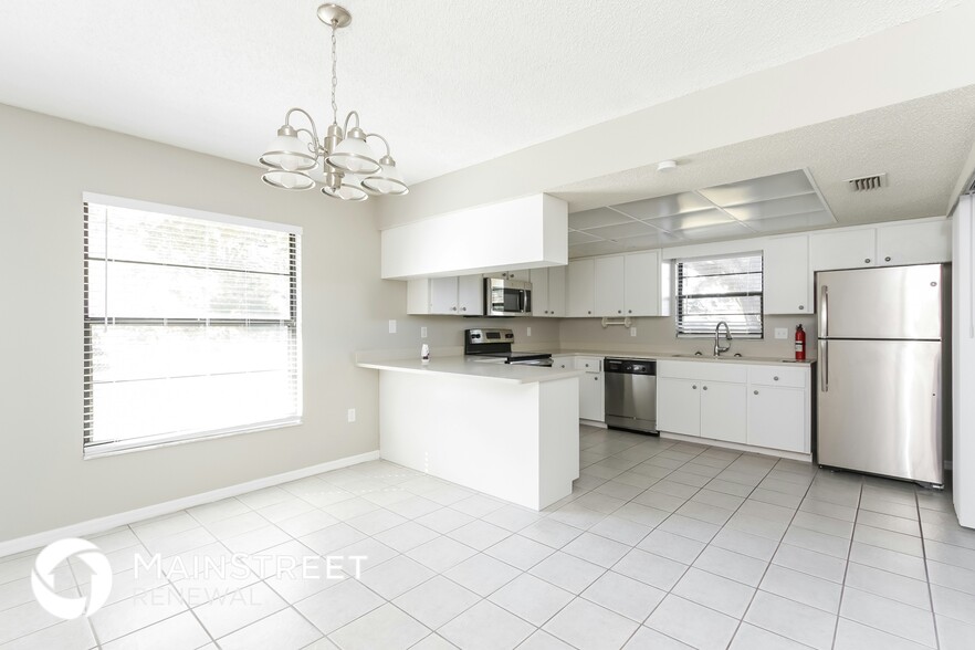 Building Photo - 5801 Pauma Pl