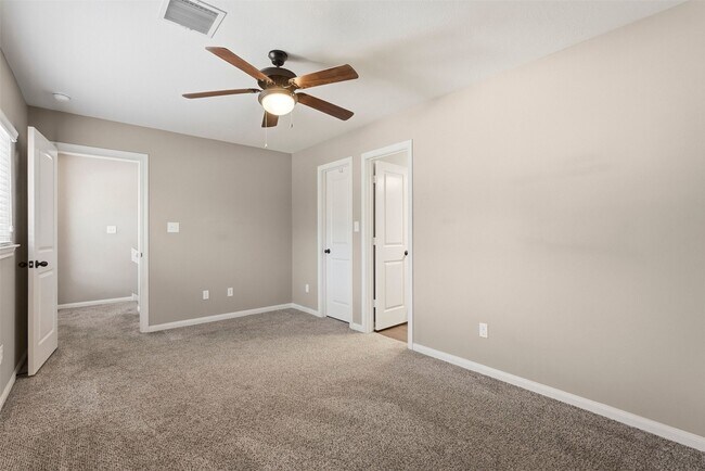 Building Photo - 112 Artesian Way