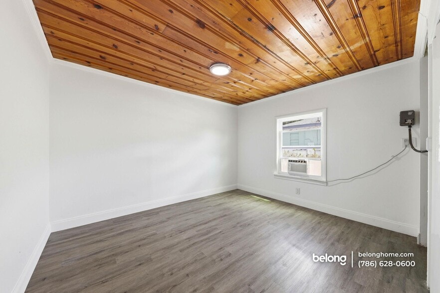 Building Photo - 170 W 23rd St