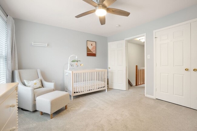 Building Photo - Gorgeous 2BR/3.5BTH Townhome in desirable Neighborhood of StoneyBrook in Rockville
