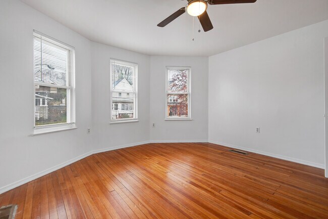 Building Photo - 2705 24th St NE