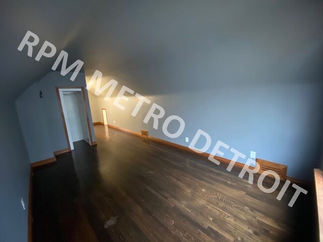 Building Photo - MOVE-IN READY BUNGALOW IN REDFORD