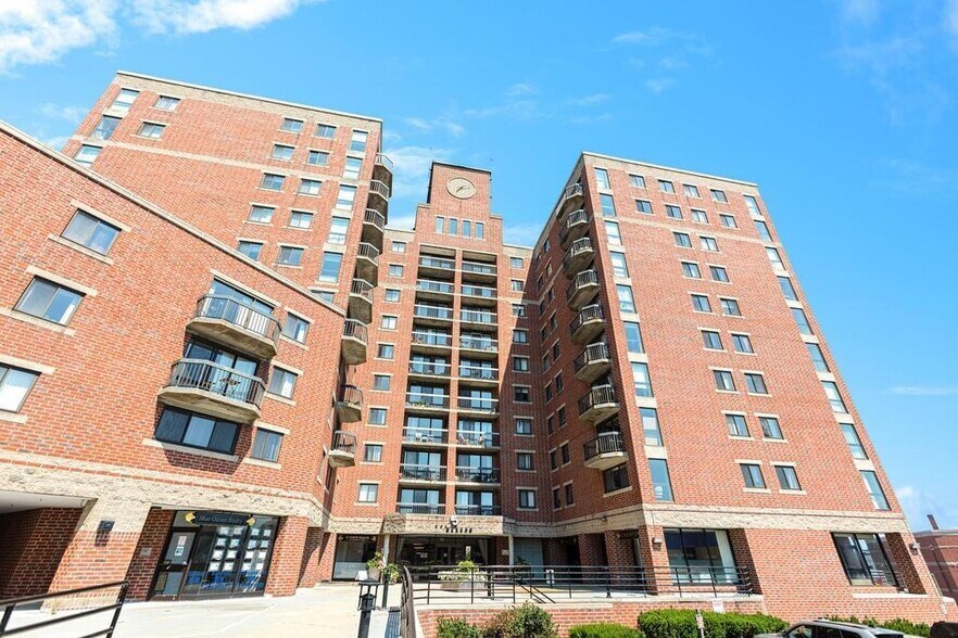 Building Photo - 15 N Beacon