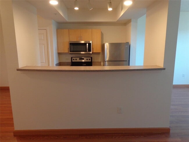 Building Photo - 533 NE 3rd Ave