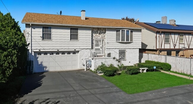 Building Photo - 87 Merseles St