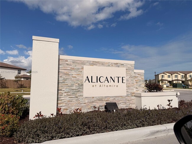 Building Photo - 2954 SE 23rd Ave