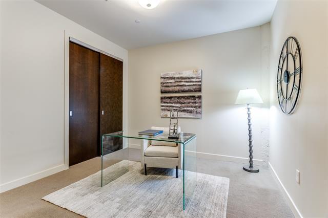 Building Photo - 2600 W 7th St