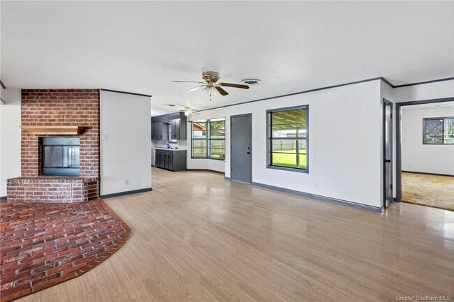 Building Photo - 414 Crestwood St