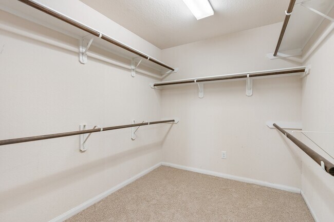 Building Photo - 119 Country Crossing Cir