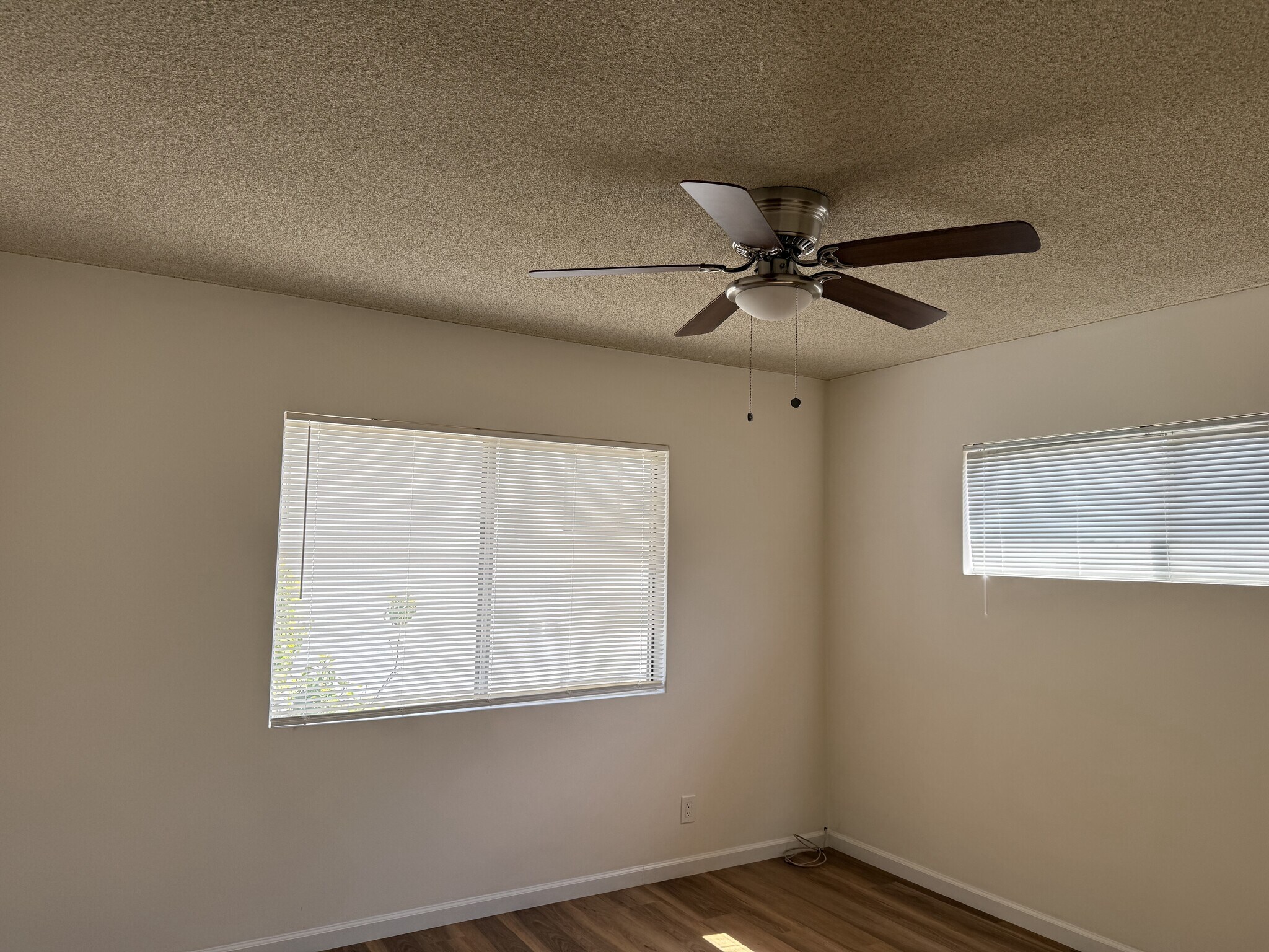 Building Photo - 330 E Fairview Ave