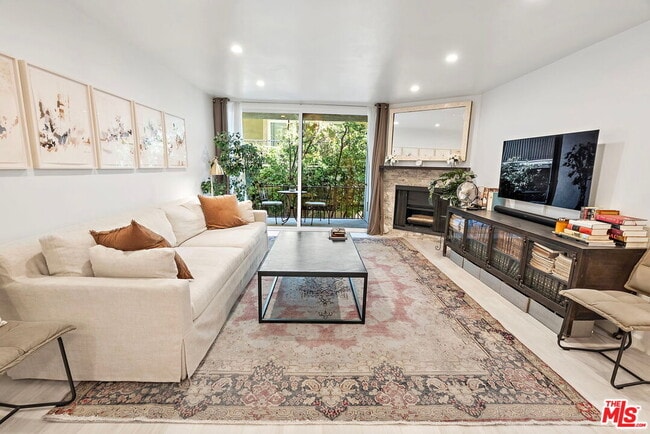 Building Photo - 838 S Barrington Ave