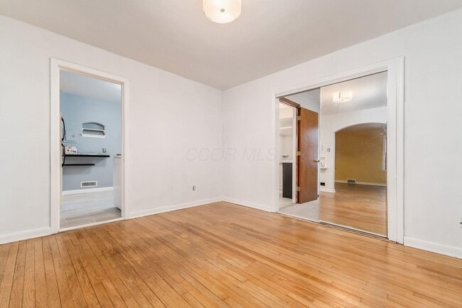 Building Photo - 683 S Roosevelt Ave