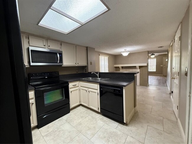 Building Photo - 2201 Fletchers Point Cir