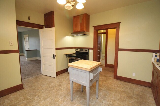 Building Photo - 4033 SE Hawthorne Blvd