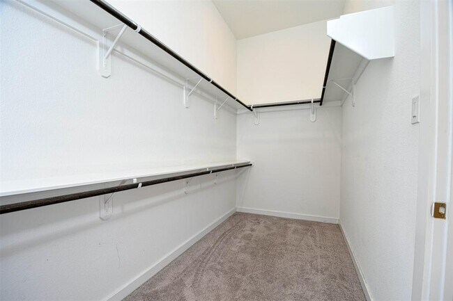 Building Photo - 17099 Crimson Crest Dr