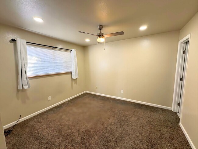 Building Photo - 8186-8188 Zinnia Place