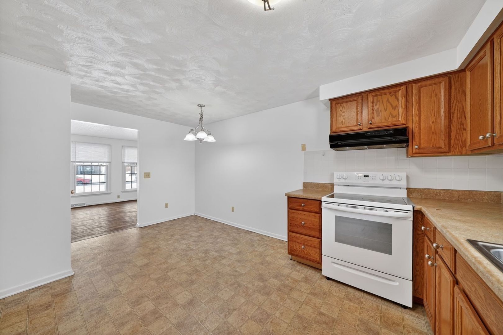 Building Photo - 6644 Ravenwood Ave NW