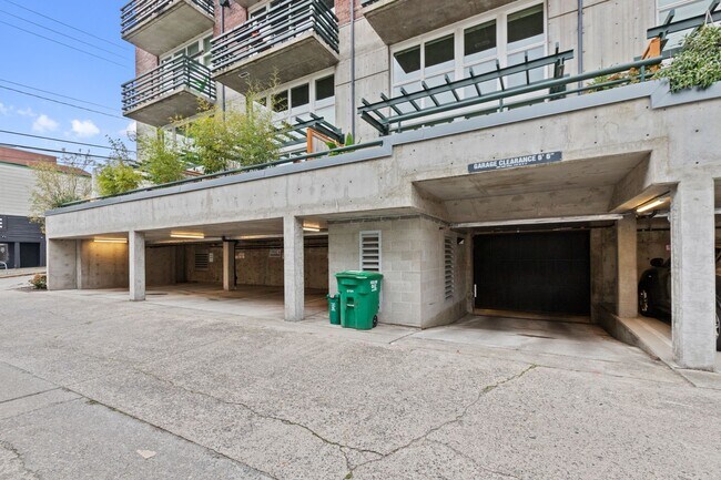 Building Photo - 1bd/1ba Seattle Condo