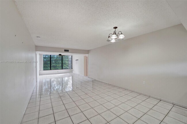 Building Photo - 1502 Whitehall Dr