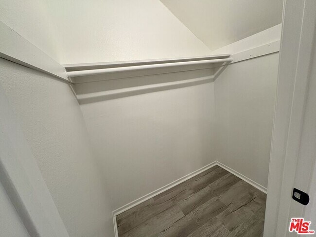 Building Photo - 1103 W Angeleno Ave