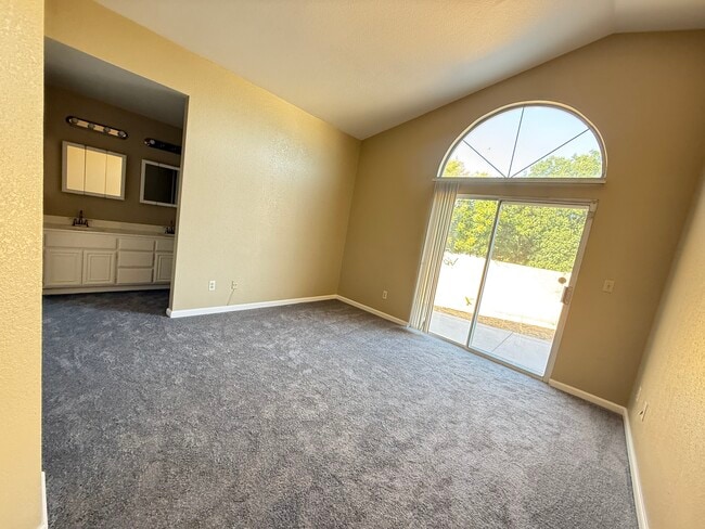 Building Photo - 2032 Johnson Dr