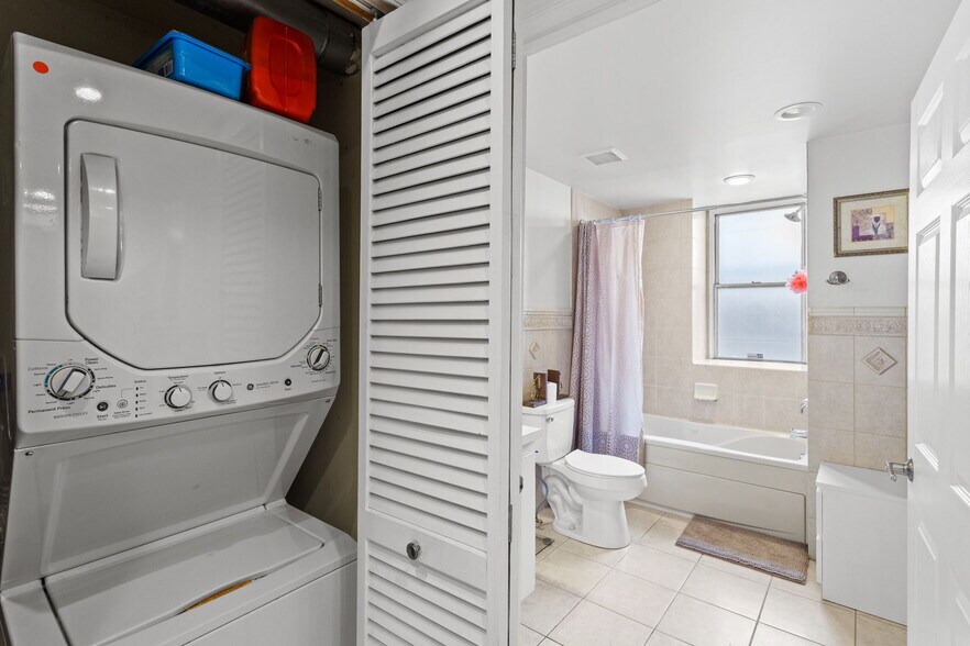 Building Photo - 142 N Bread St