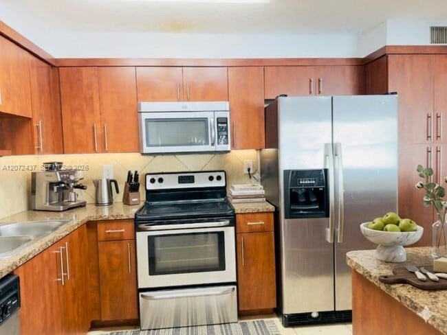 Building Photo - 4850 SW 63rd Terrace