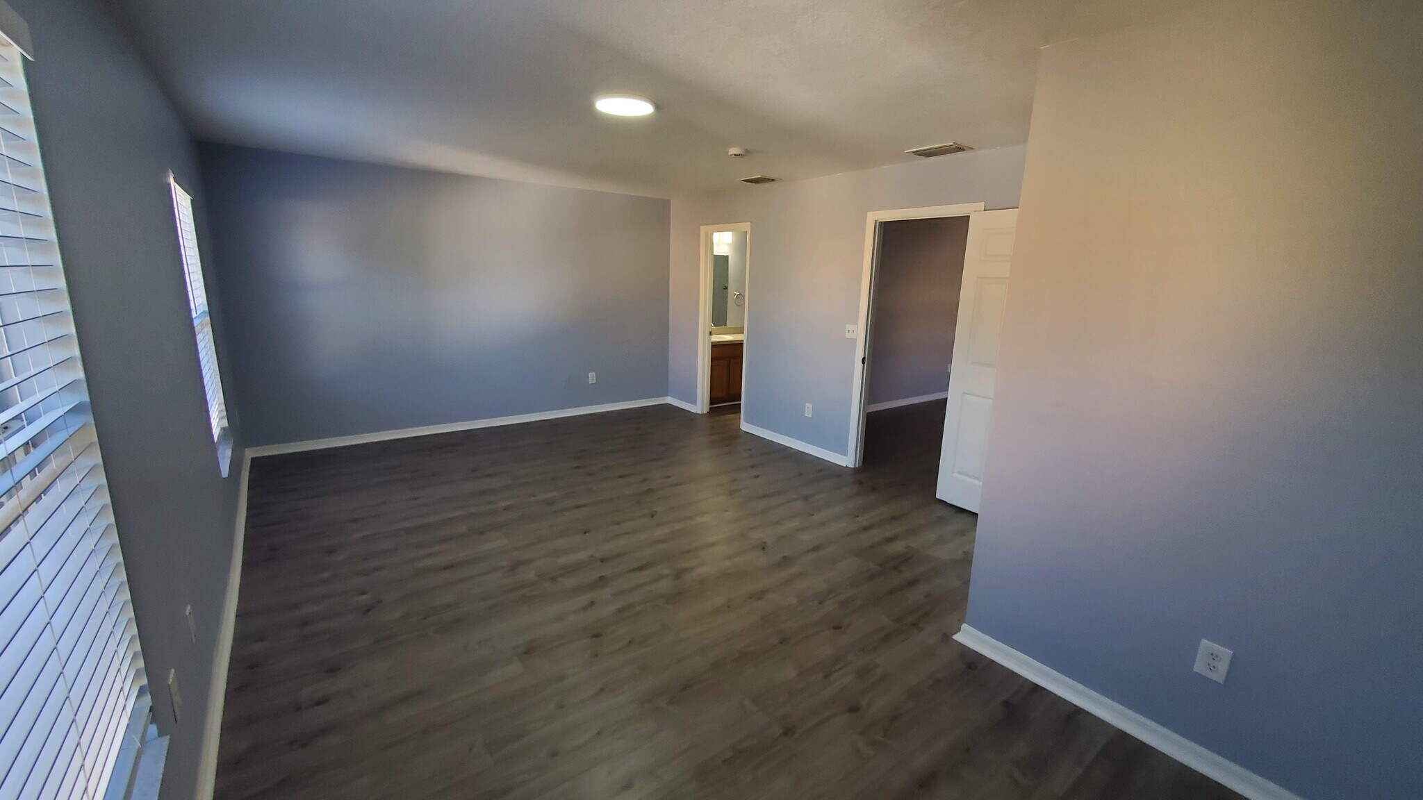 Building Photo - 8007 Sutton Terrace Ln