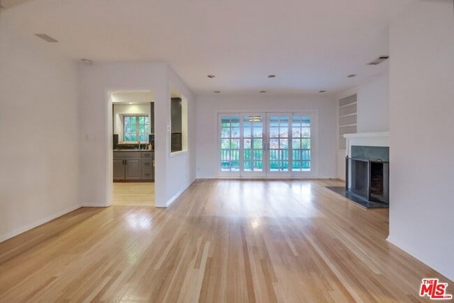Building Photo - 1328 Linda Rosa Ave