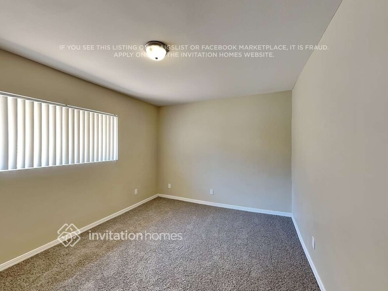 Building Photo - 4637 W Vista Ave