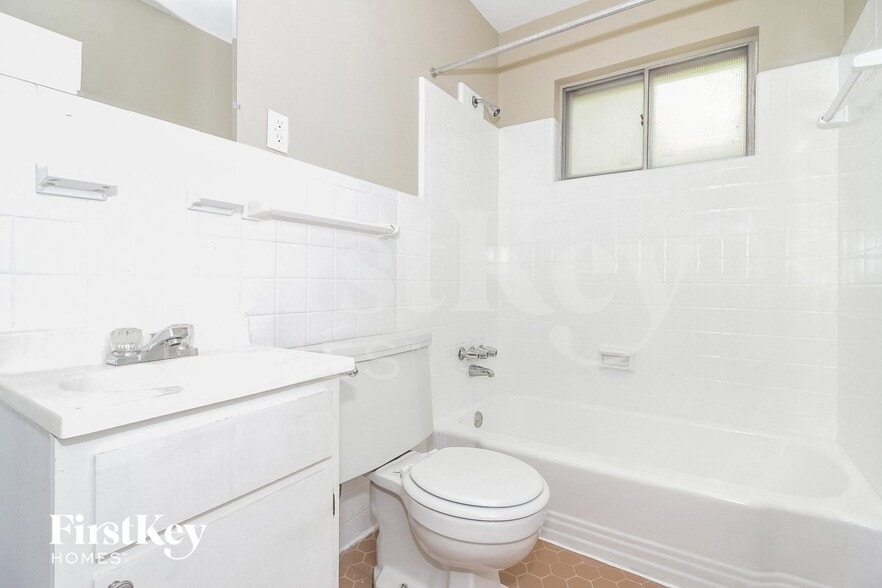 Building Photo - 5055 Woodlark Ave
