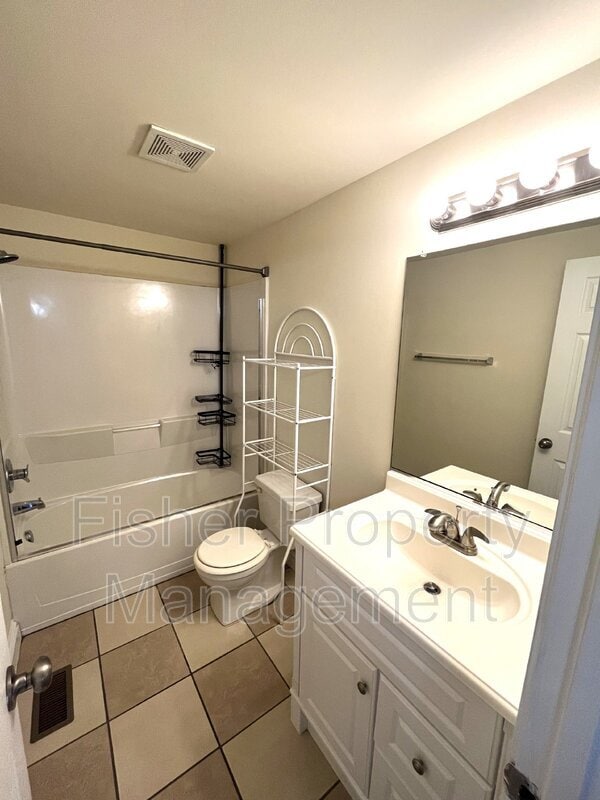 Building Photo - 608 Albemarle St