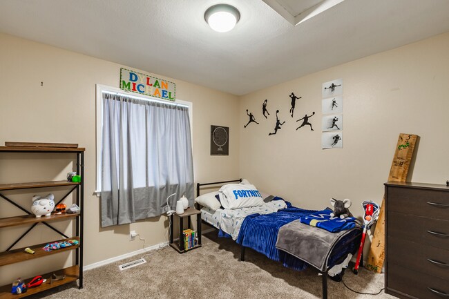 Building Photo - Modern and Updated 3bd/2b Home for Rent in...