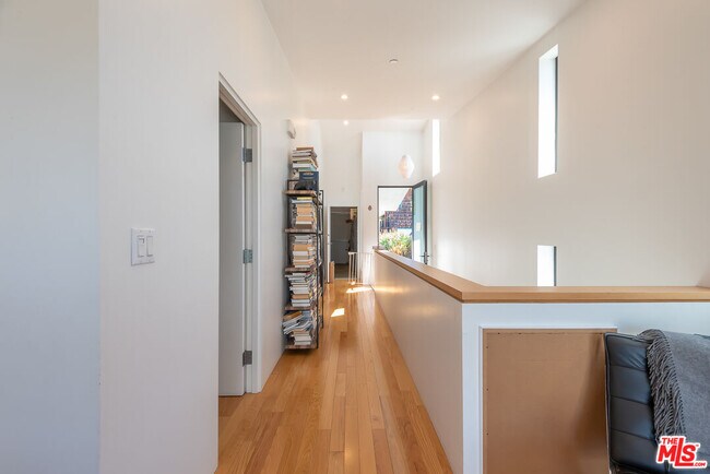 Building Photo - 581 Agate St