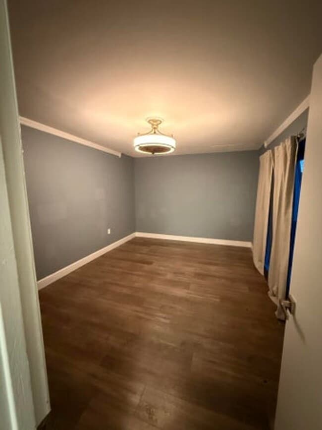 Building Photo - 1405 14th Ln