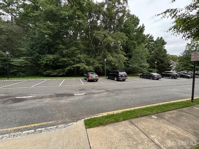 Building Photo - 162 Briarwood Dr