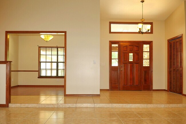 Building Photo - Belle Isle, A Spacious 3/2 Single family h...