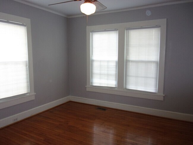 Building Photo - 542 E Black St