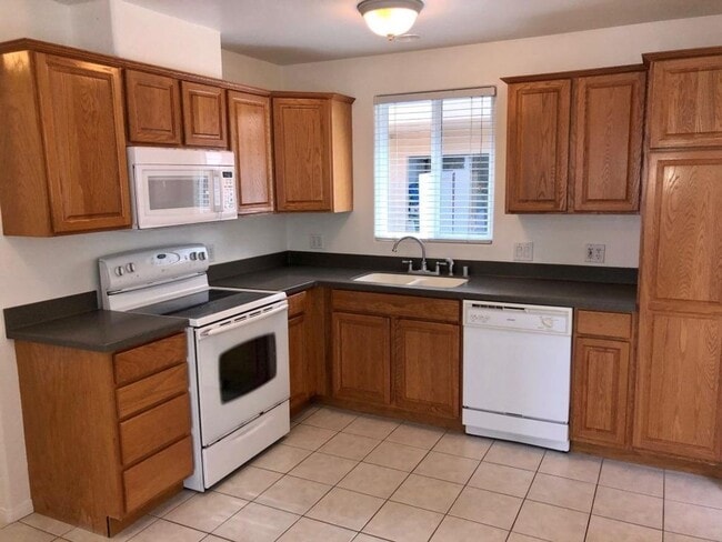 Building Photo - 2721-27 Nye St