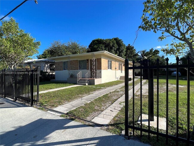 Building Photo - $2,395