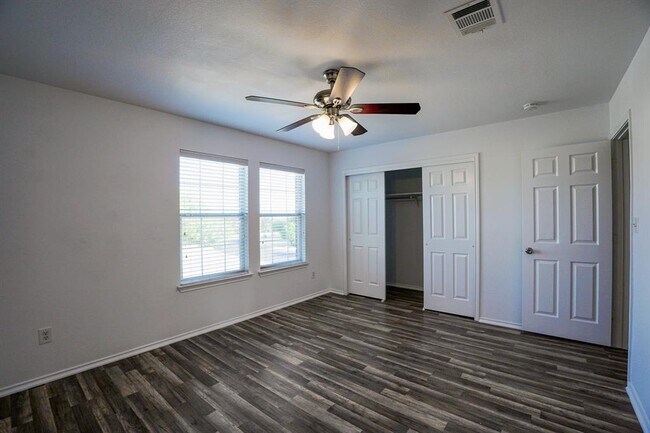 Building Photo - 801 Cisco Valley Cv