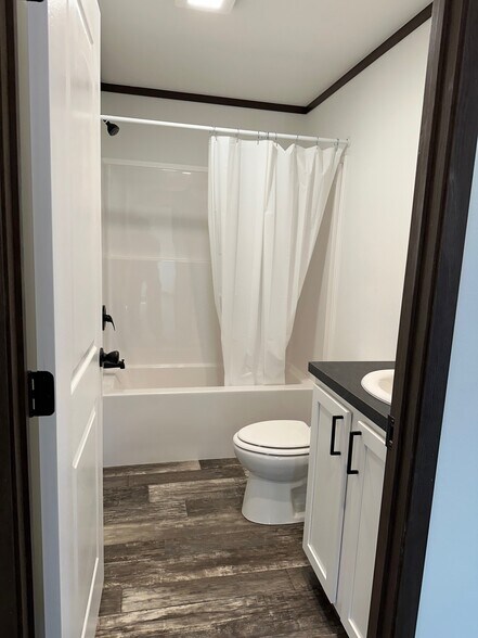 Building Photo - 204 Paradise Ter