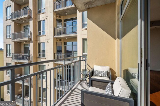 Building Photo - 711 Cosmopolitan Dr NE