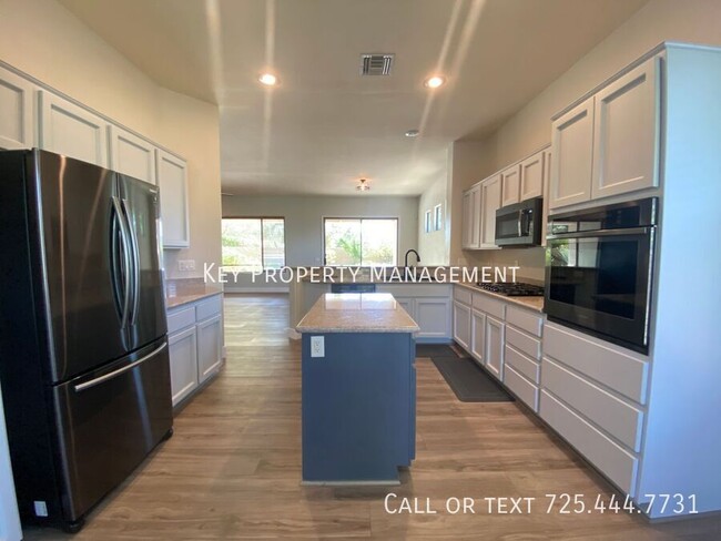 Building Photo - RENOVATED SINGLE STORY 3 BEDROOM HOME IN A...