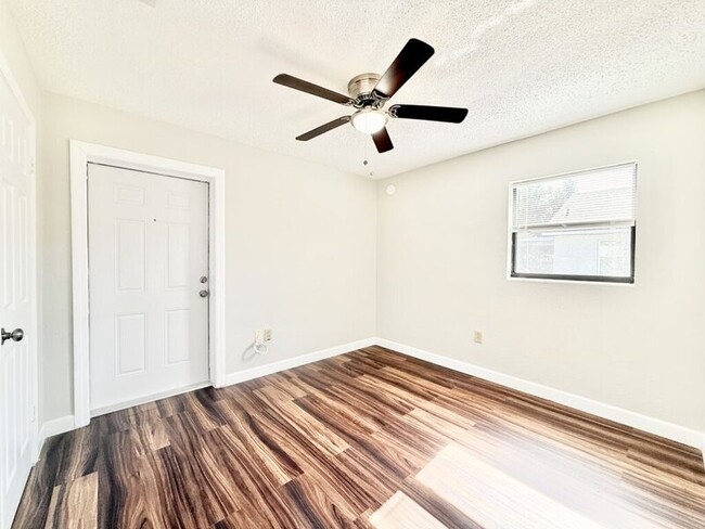 Building Photo - 1221 Jewel Ave